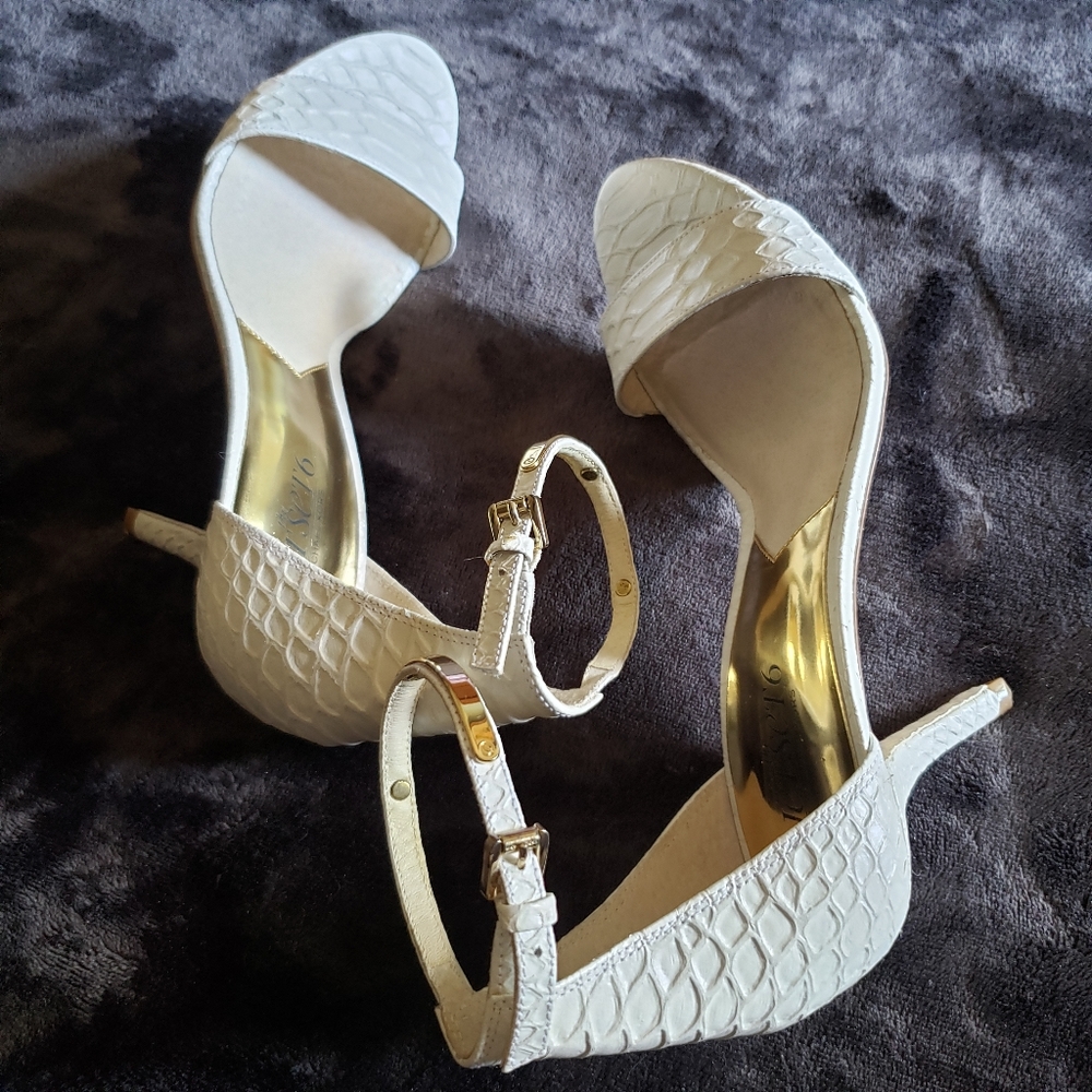 Michael Kors White Snakeskin Sandals - Picture 4 of 11